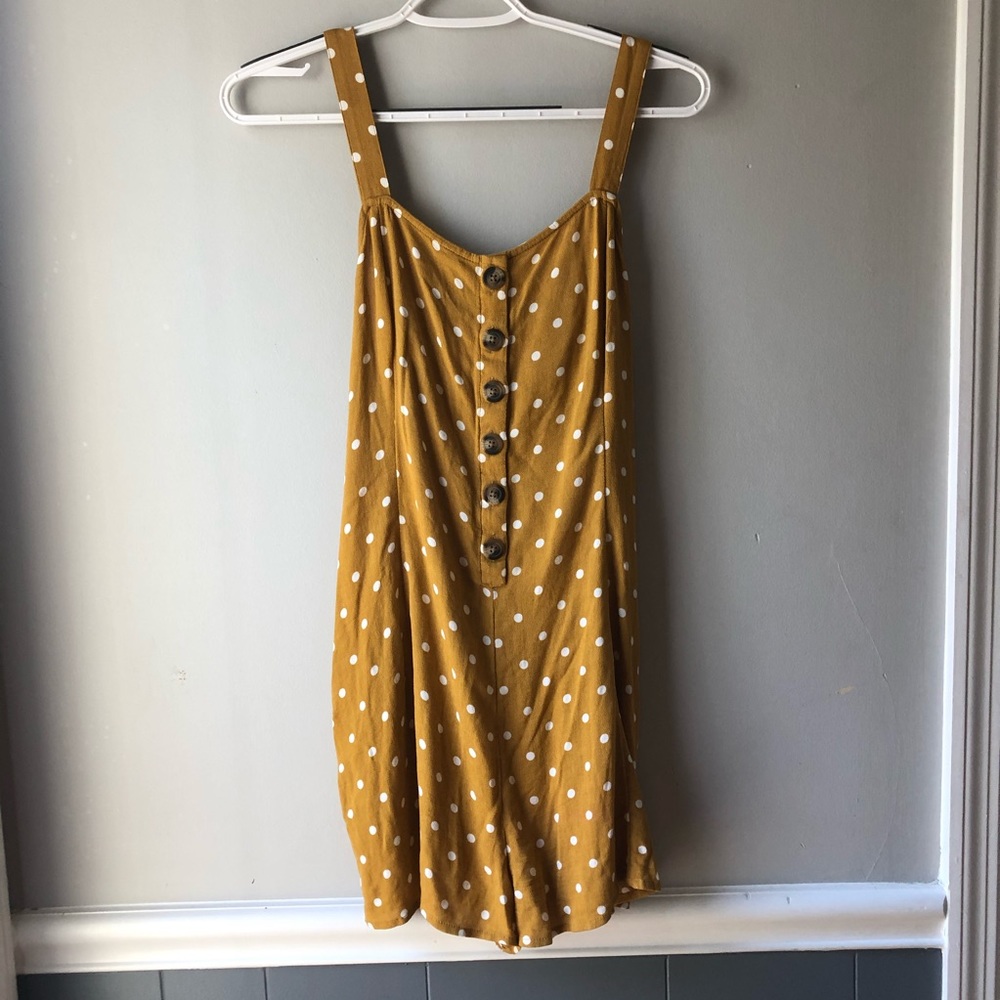 A romper - Picture 3 of 7